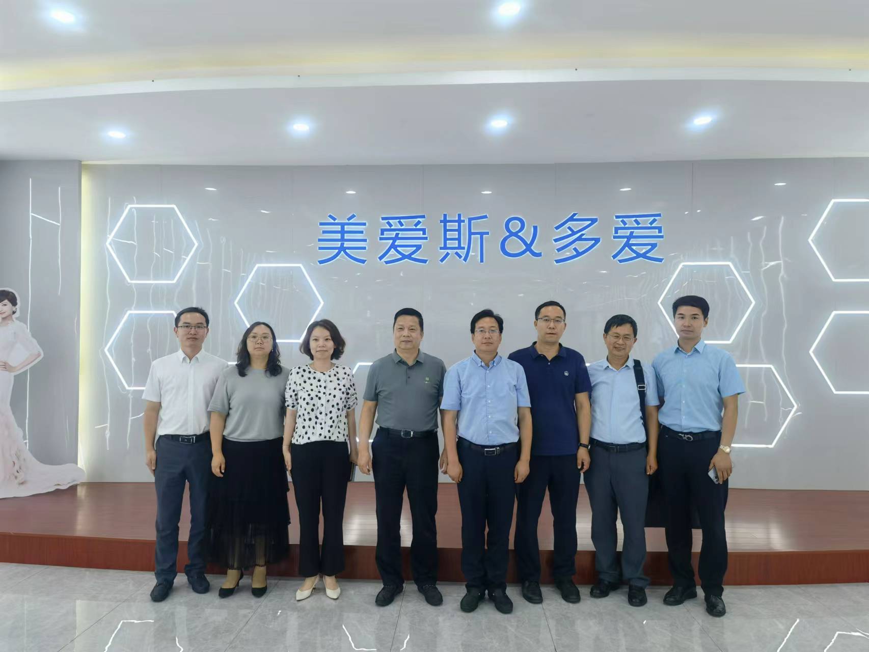 蘇州市場監(jiān)管局副局長施衛(wèi)兵一行來美愛斯調(diào)研